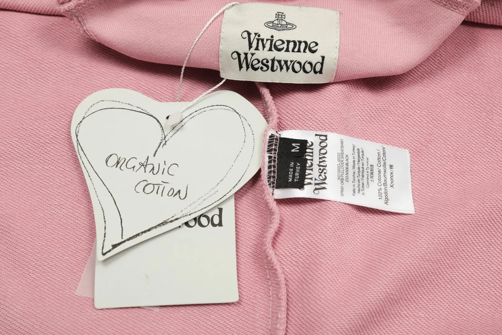 VIVI807# "Exclusive hot style" vivienne west wood West Queen Vivienne Saturn classic small label hooded sweatshirt 2024 top hot style No need to say more, directly open the details YB mold opening Correct seam collar details ⚠️The authentic product is the seam threaded neckline without a collar strip. Our family only makes the right version of the goods. We are careful to make sure that the first release of the Queen Mother of the whole network is correct. The full range of correct accessories and every detail is completely restored. Straight up to full Size: XS-L